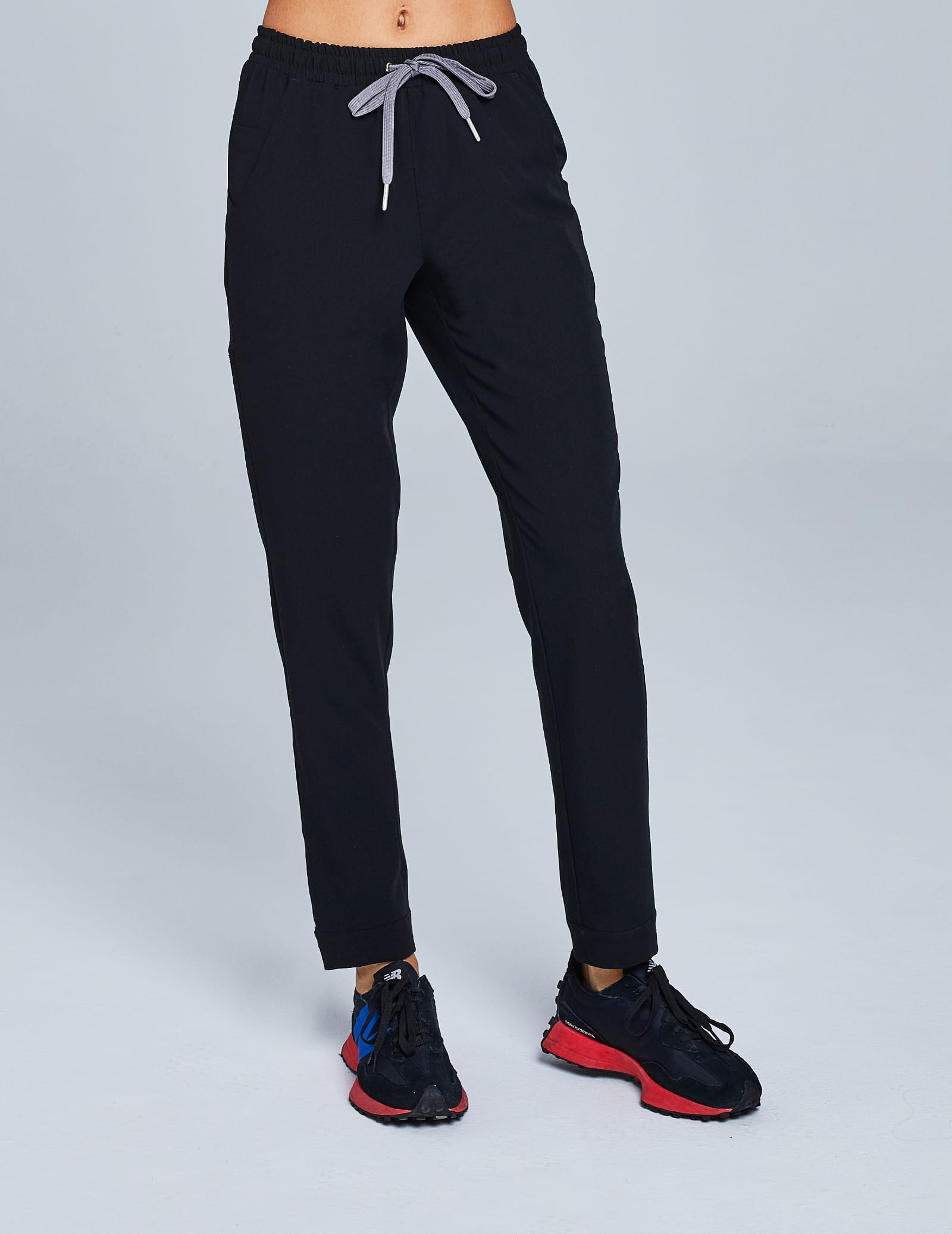 Pantaloni pentru femei Basic - BLACK